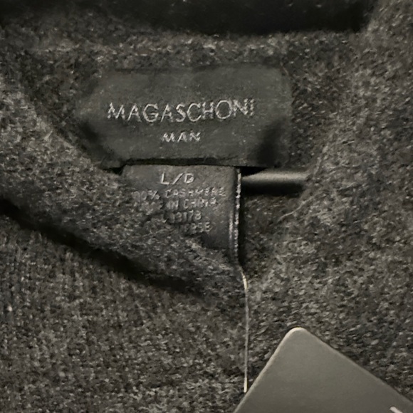 Men's Magaschioni 100% Cashmere Black Sweater with hood.  New with Tags. Size L - Picture 3 of 5